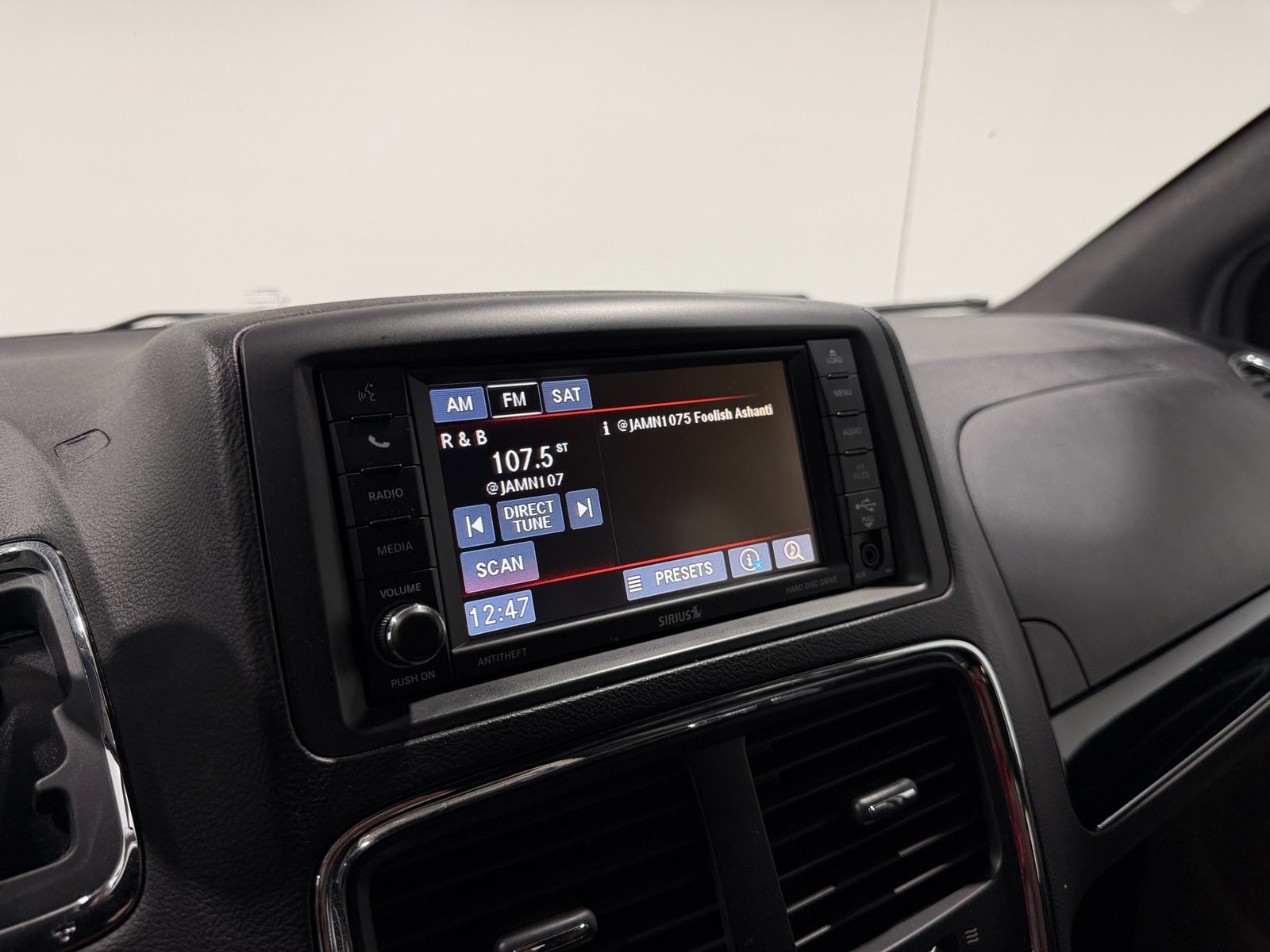 Thumbnail: 2017 Dodge Grand Caravan - 3