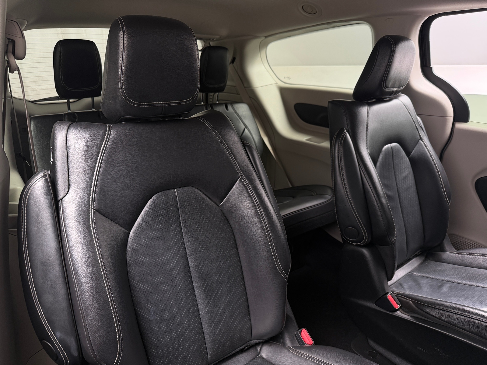 Thumbnail: 2022 Chrysler Pacifica - 5