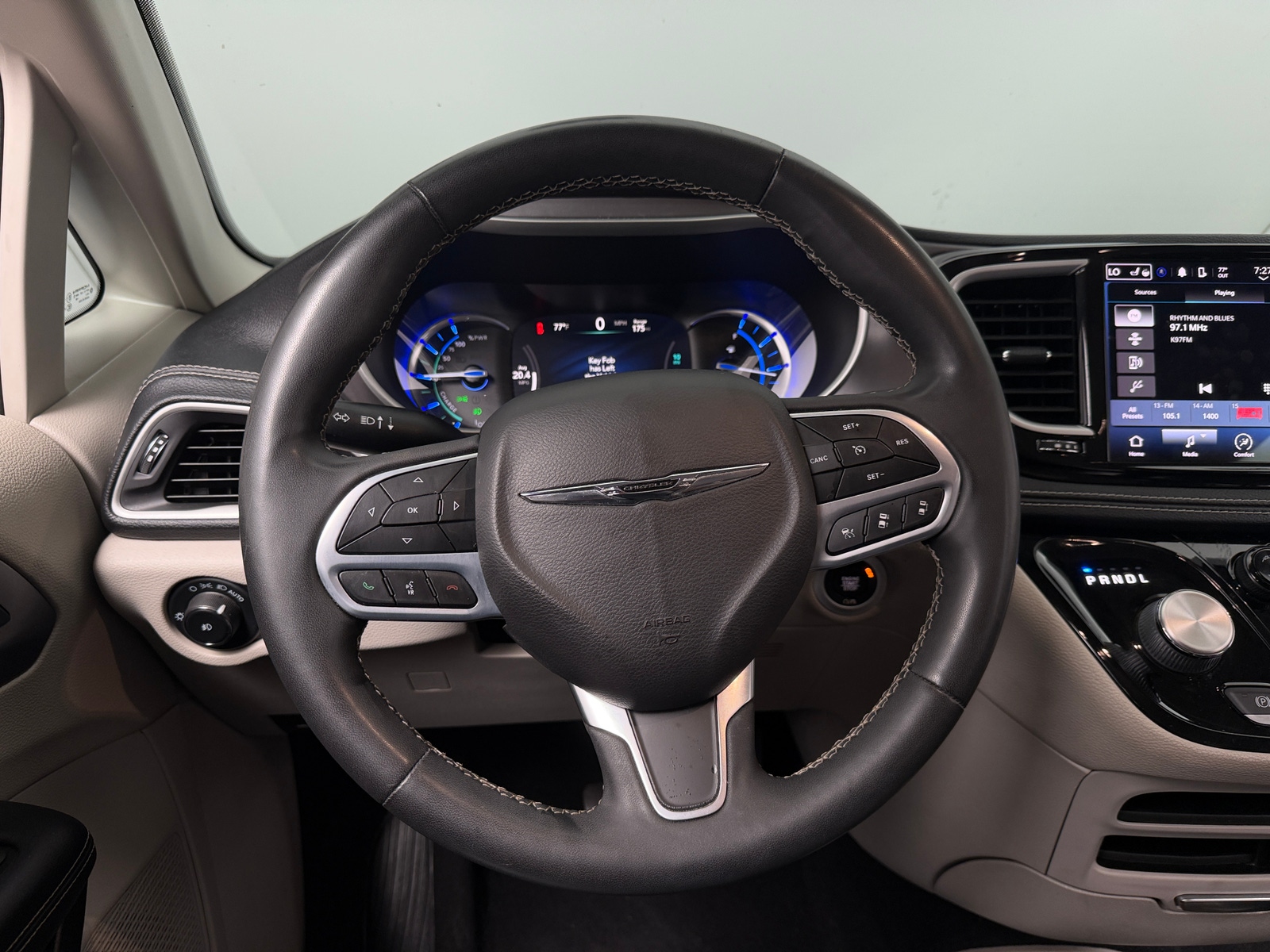 Thumbnail: 2022 Chrysler Pacifica - 4
