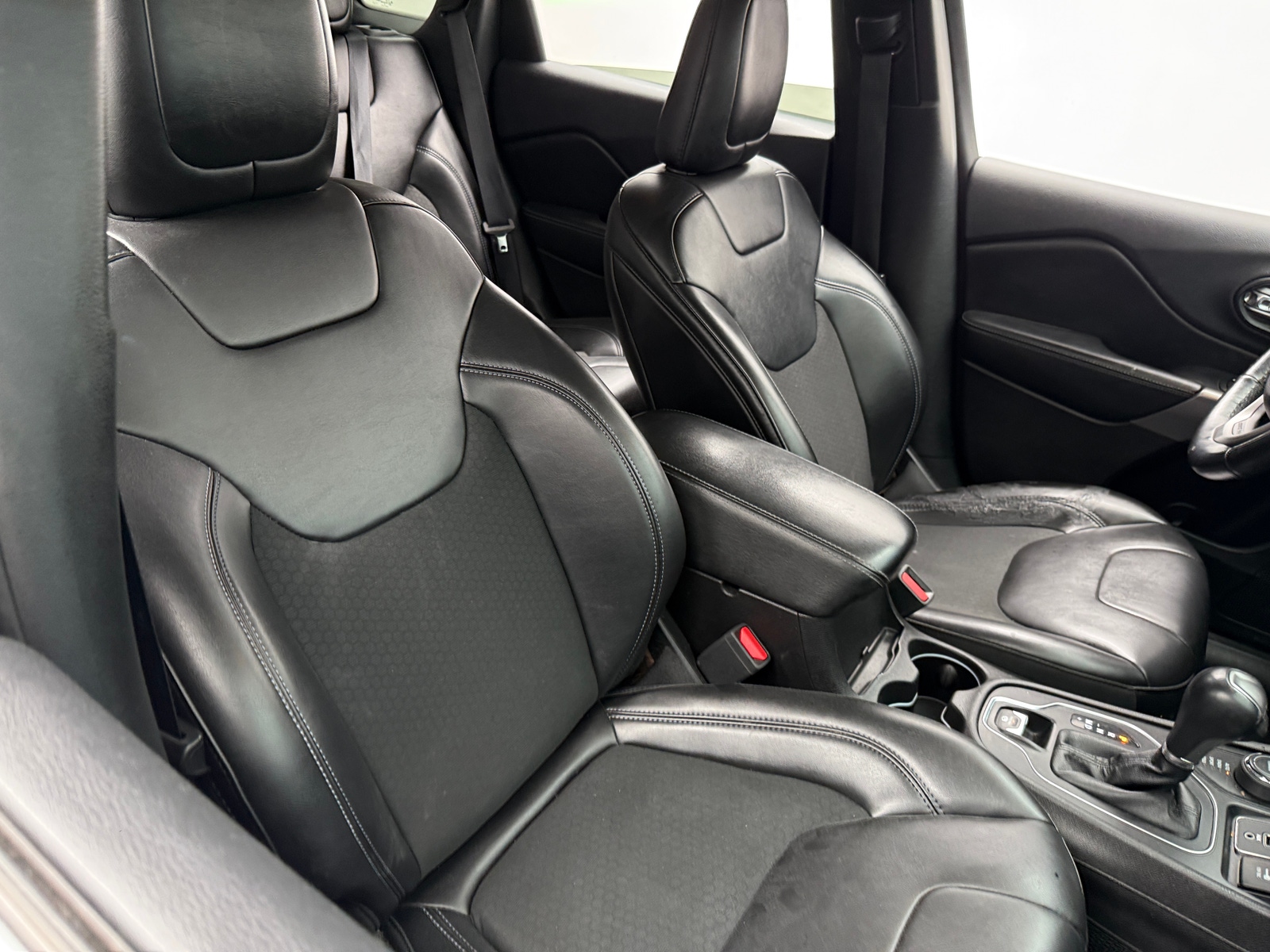 Thumbnail: 2019 Jeep Cherokee - 2