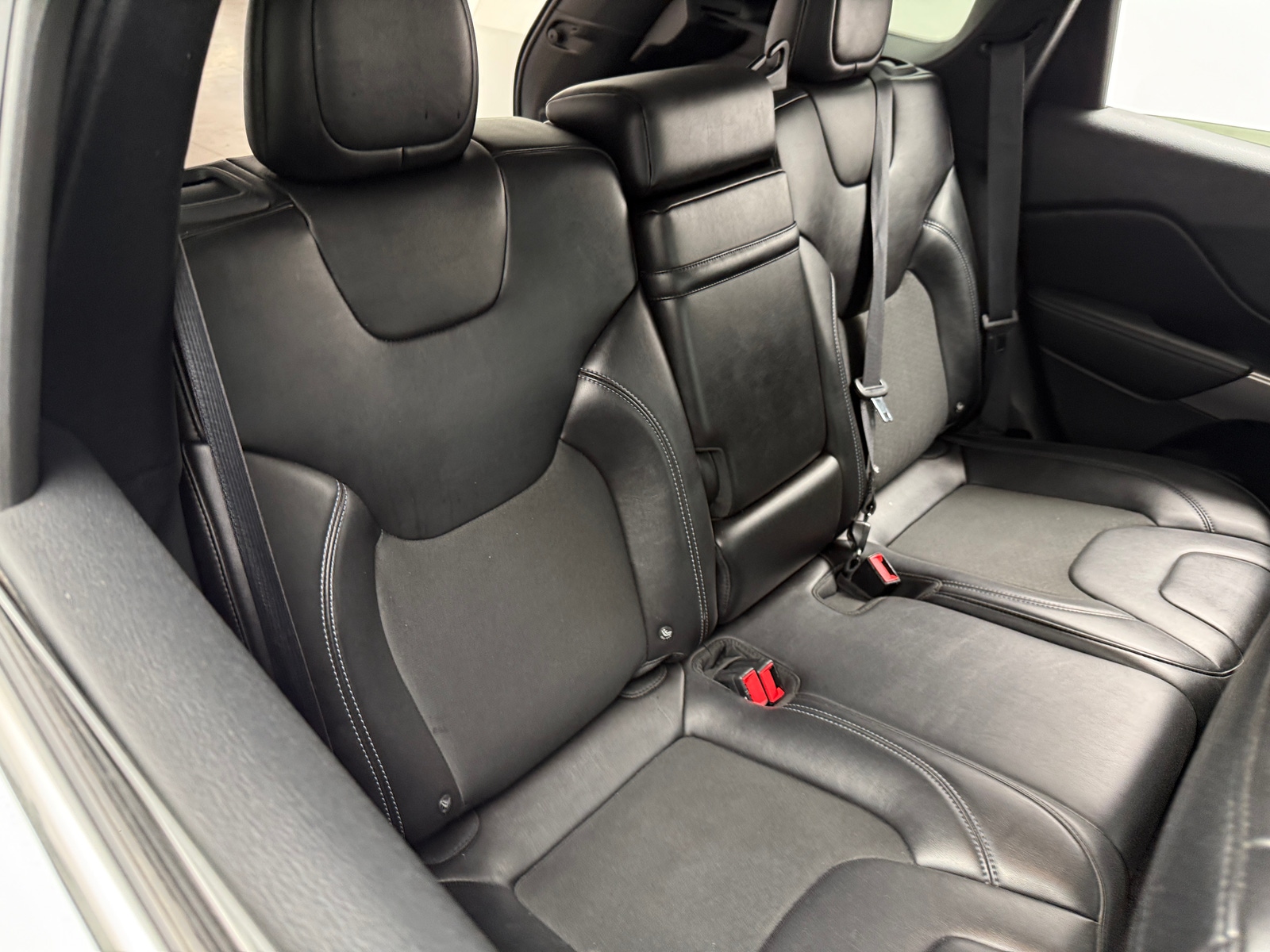 Thumbnail: 2019 Jeep Cherokee - 6