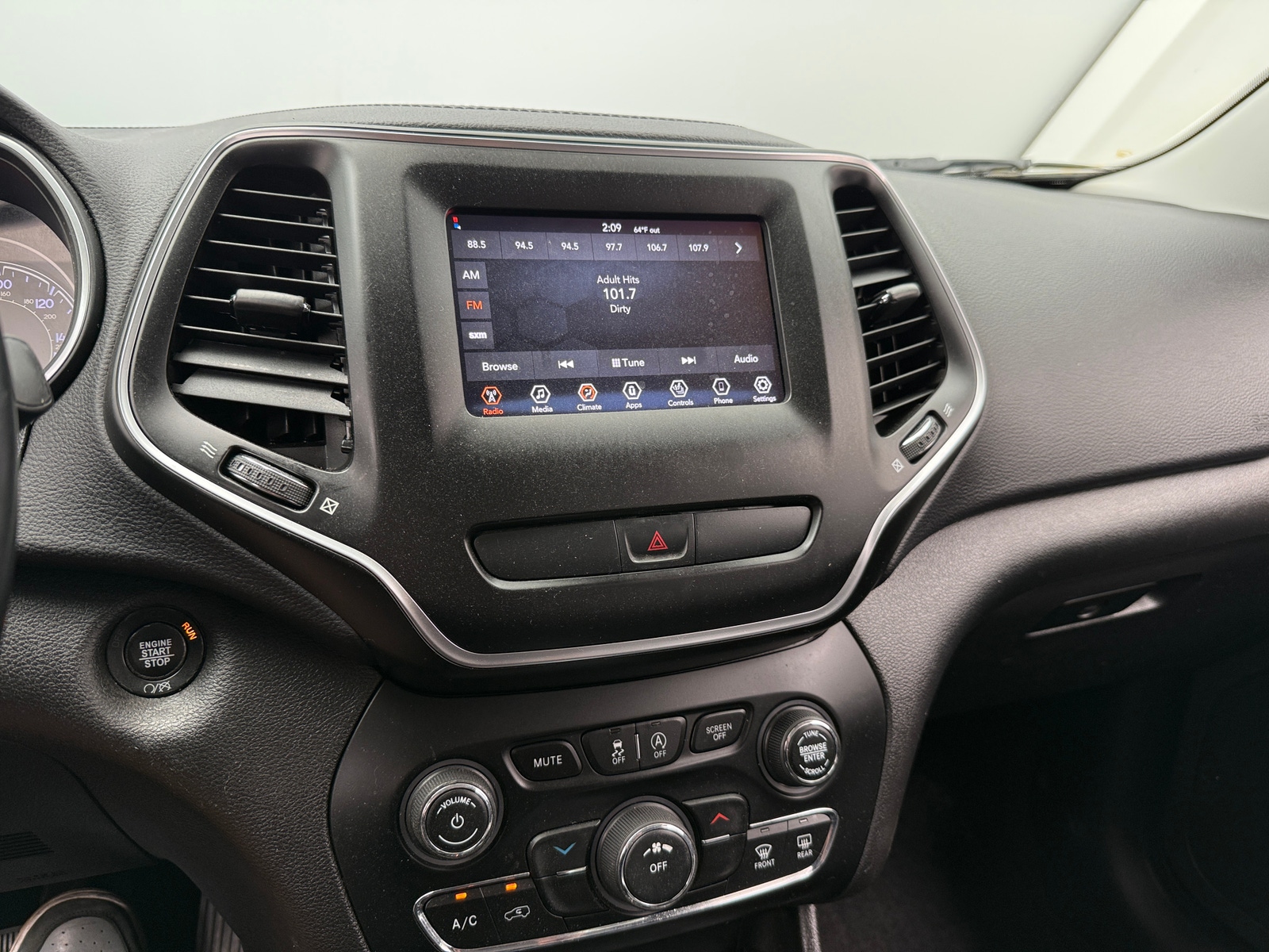 Thumbnail: 2019 Jeep Cherokee - 4