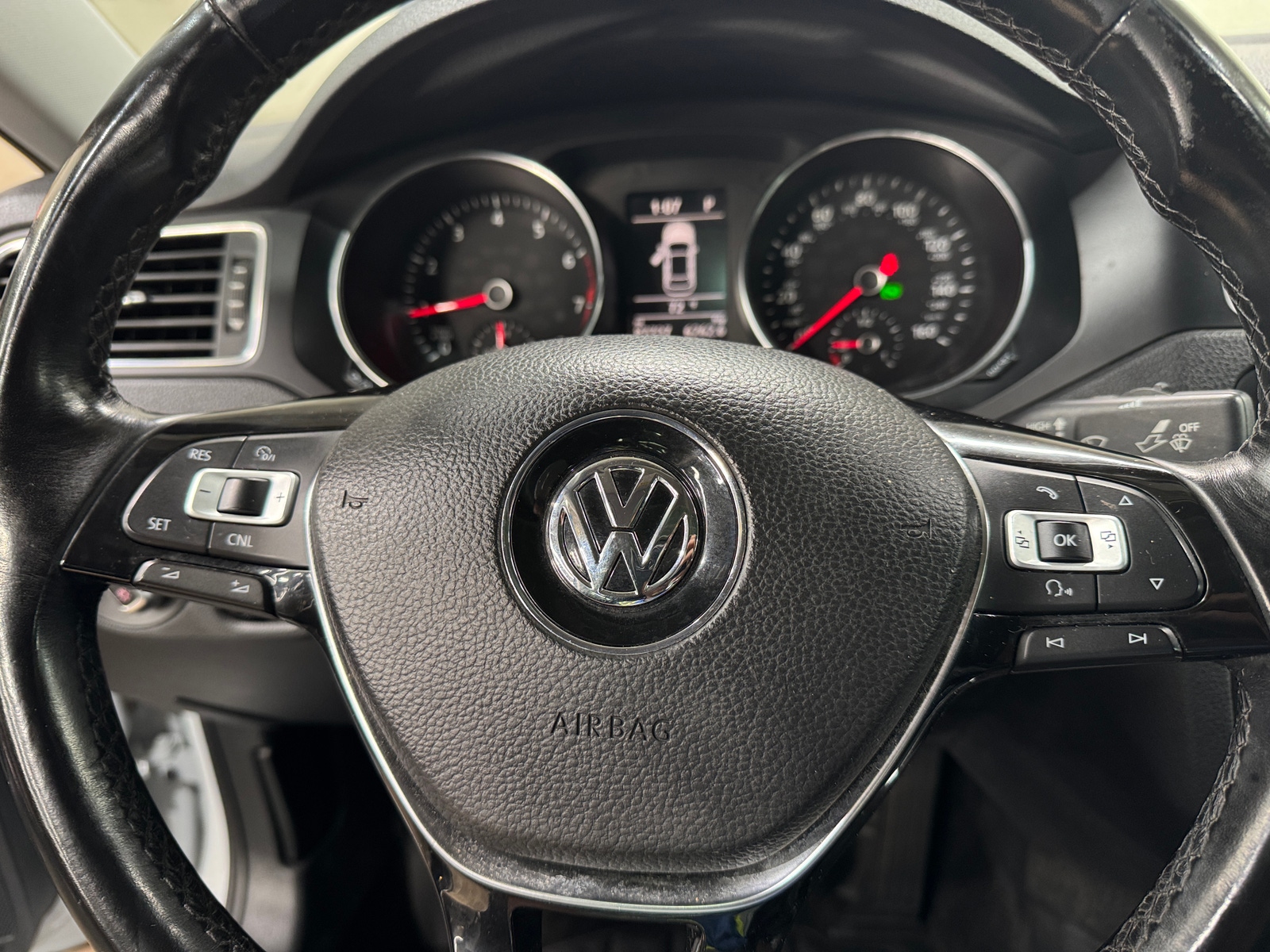 Thumbnail: 2017 Volkswagen Jetta - 4
