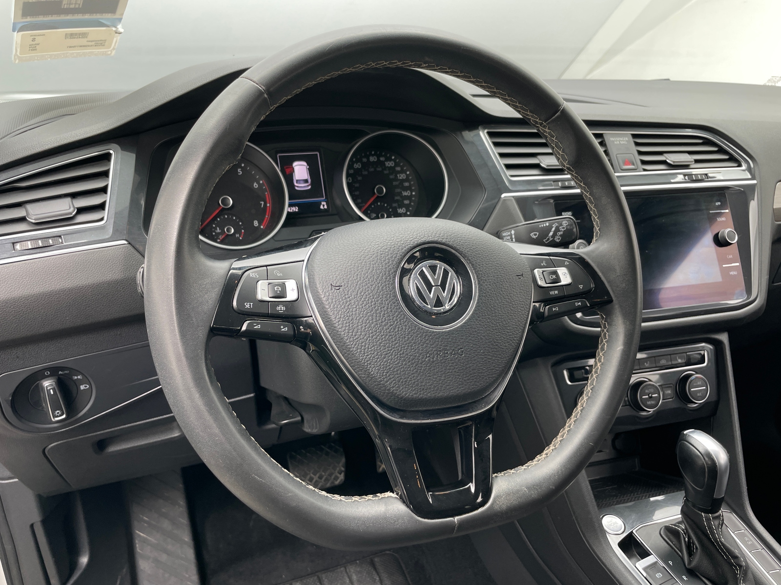 Thumbnail: 2021 Volkswagen Tiguan - 4