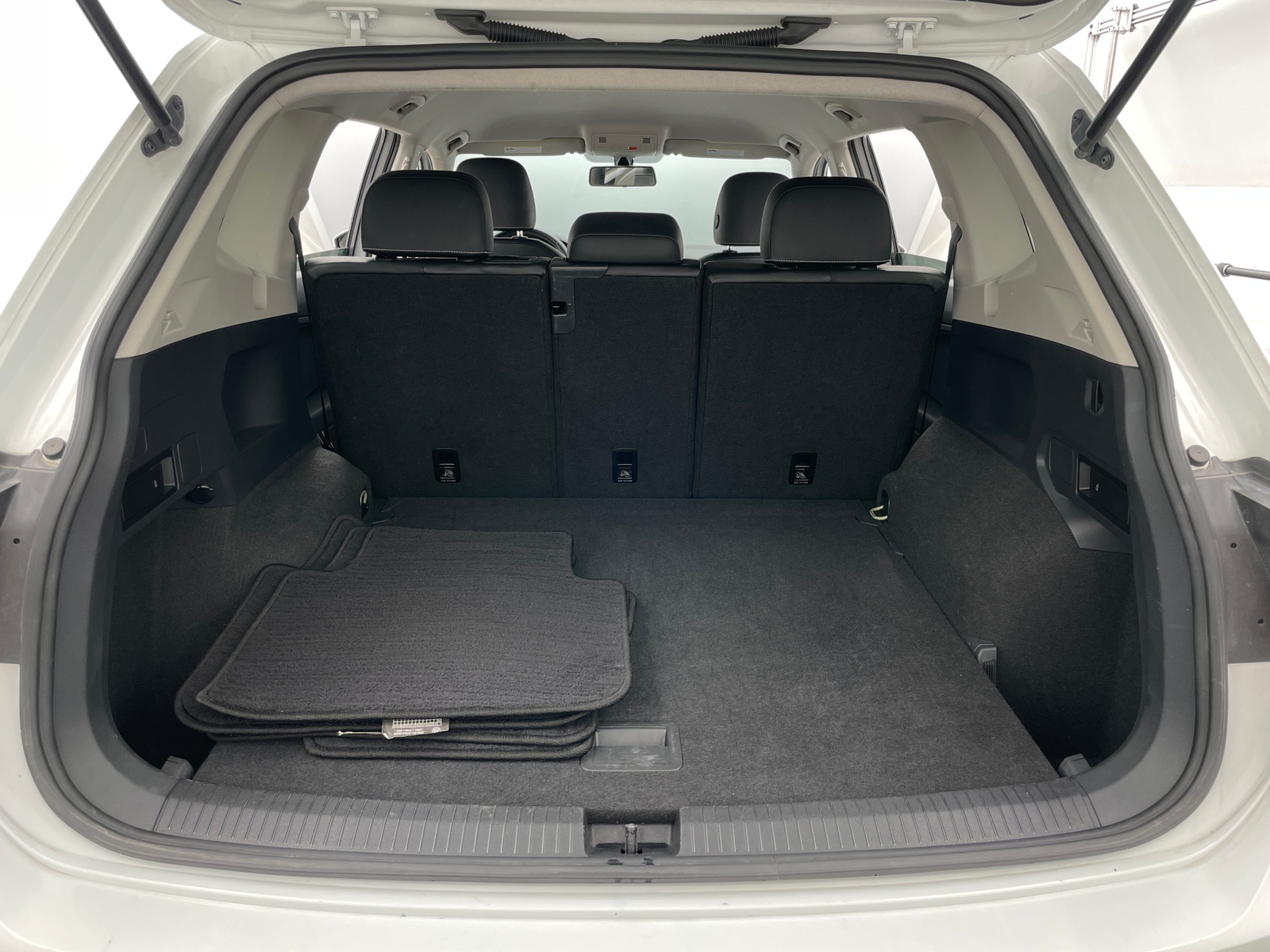 Thumbnail: 2021 Volkswagen Tiguan - 6