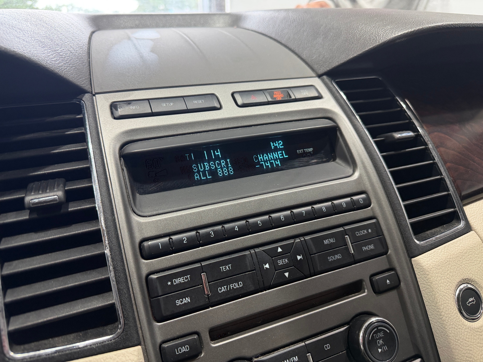 Thumbnail: 2011 Ford Taurus - 3