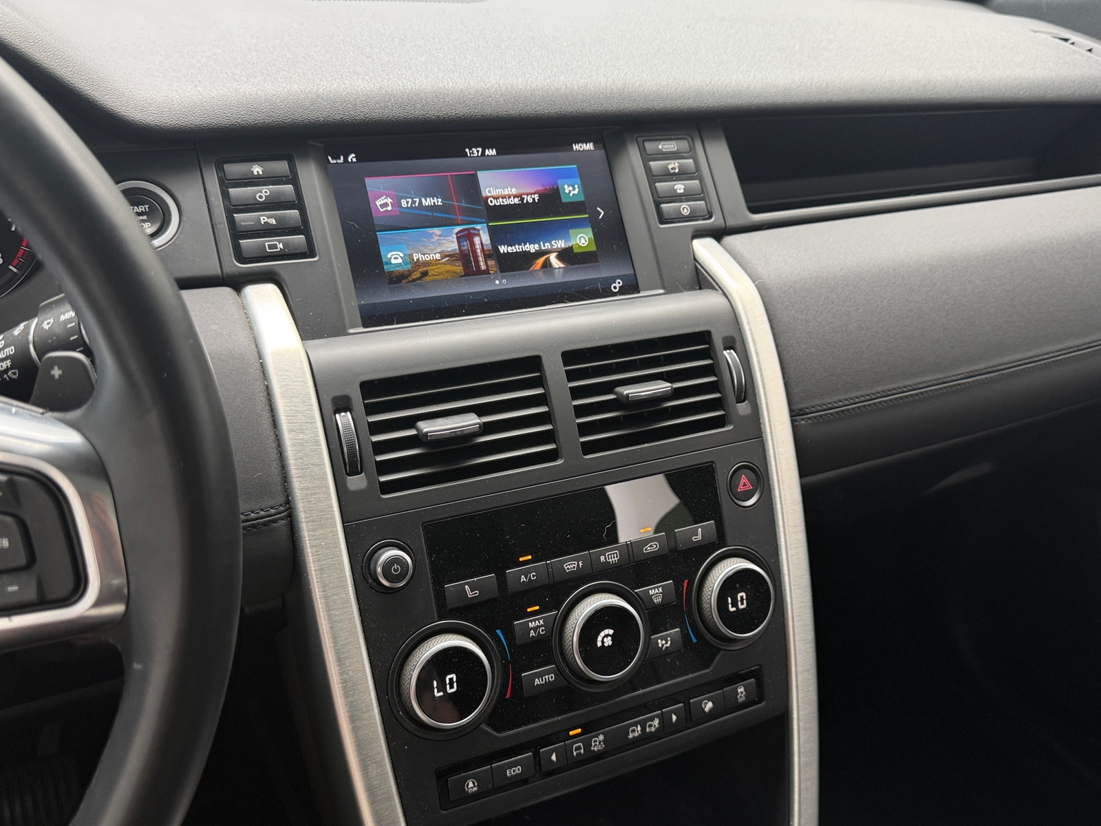 Thumbnail: 2019 Land Rover Discovery Sport - 3