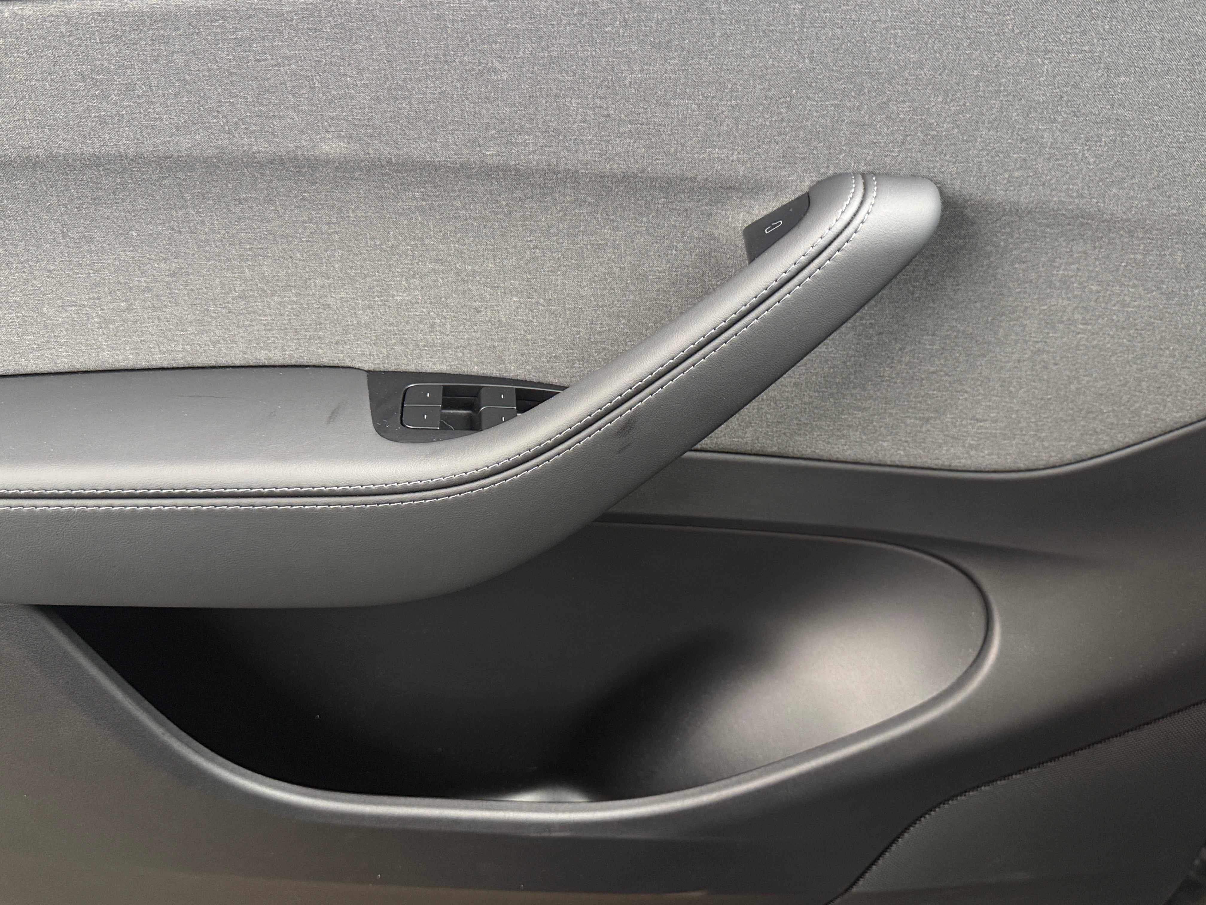 2026 Tesla Model Y Standard - Photo 10