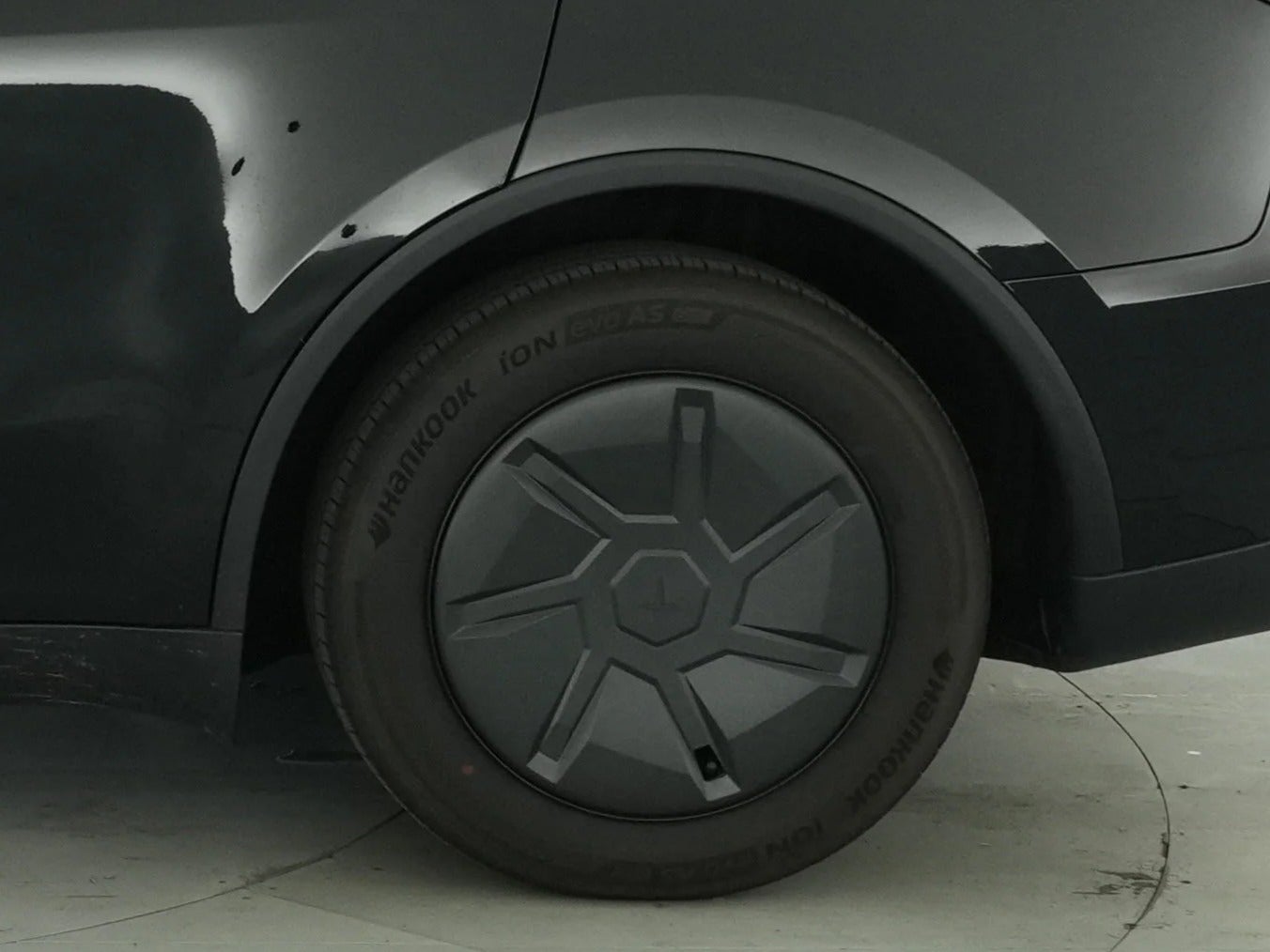 2026 Tesla Model Y Standard - Photo 11