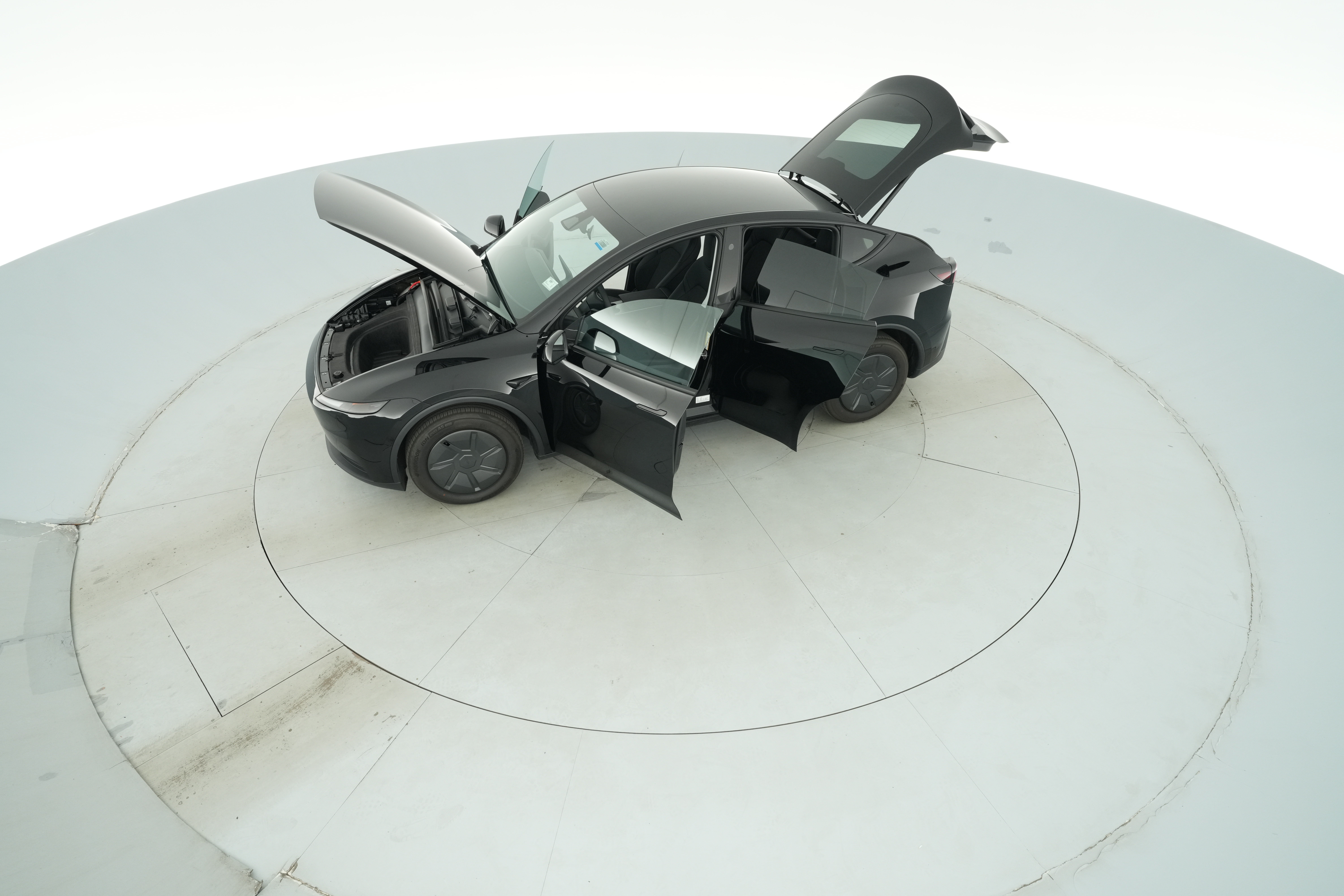 2026 Tesla Model Y Standard - Photo 42