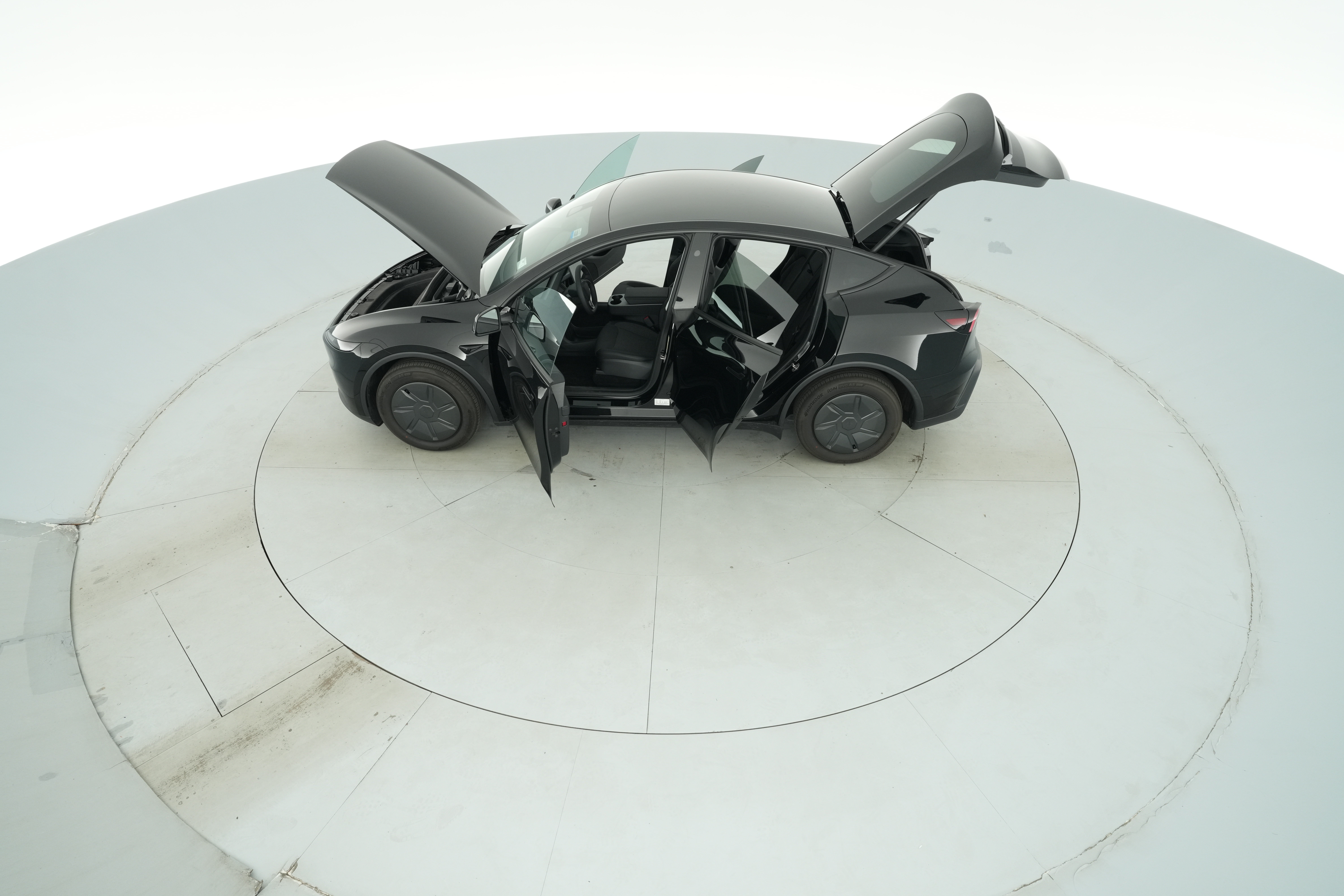 2026 Tesla Model Y Standard - Photo 43