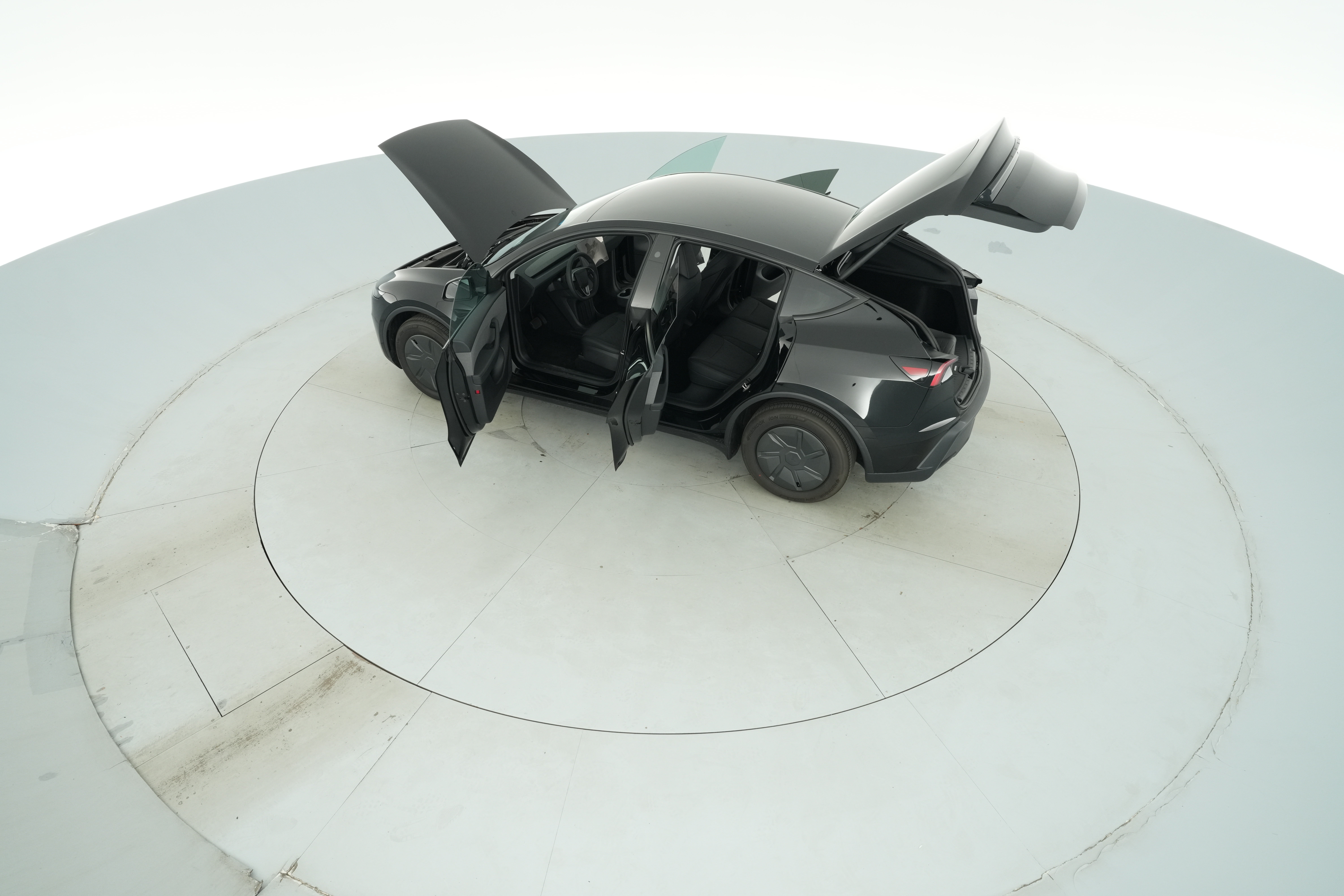 2026 Tesla Model Y Standard - Photo 44