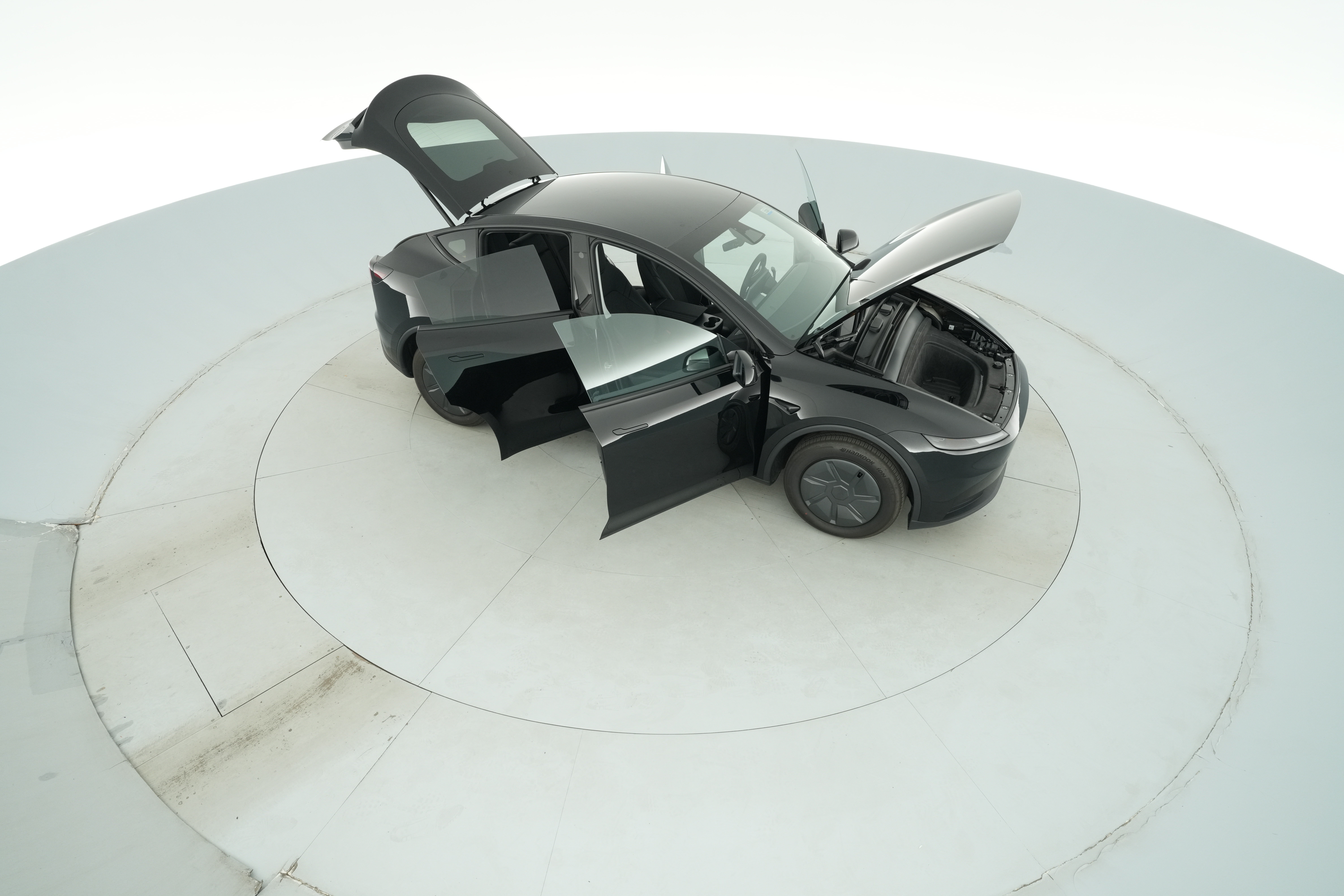 2026 Tesla Model Y Standard - Photo 52