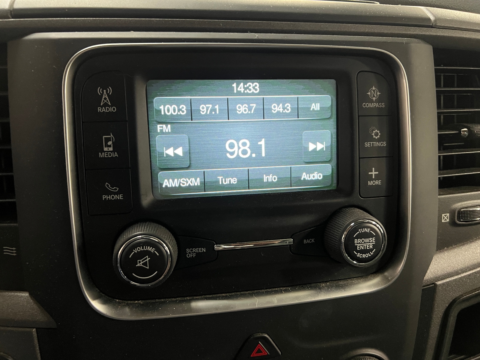Thumbnail: 2019 RAM 1500 Classic - 3