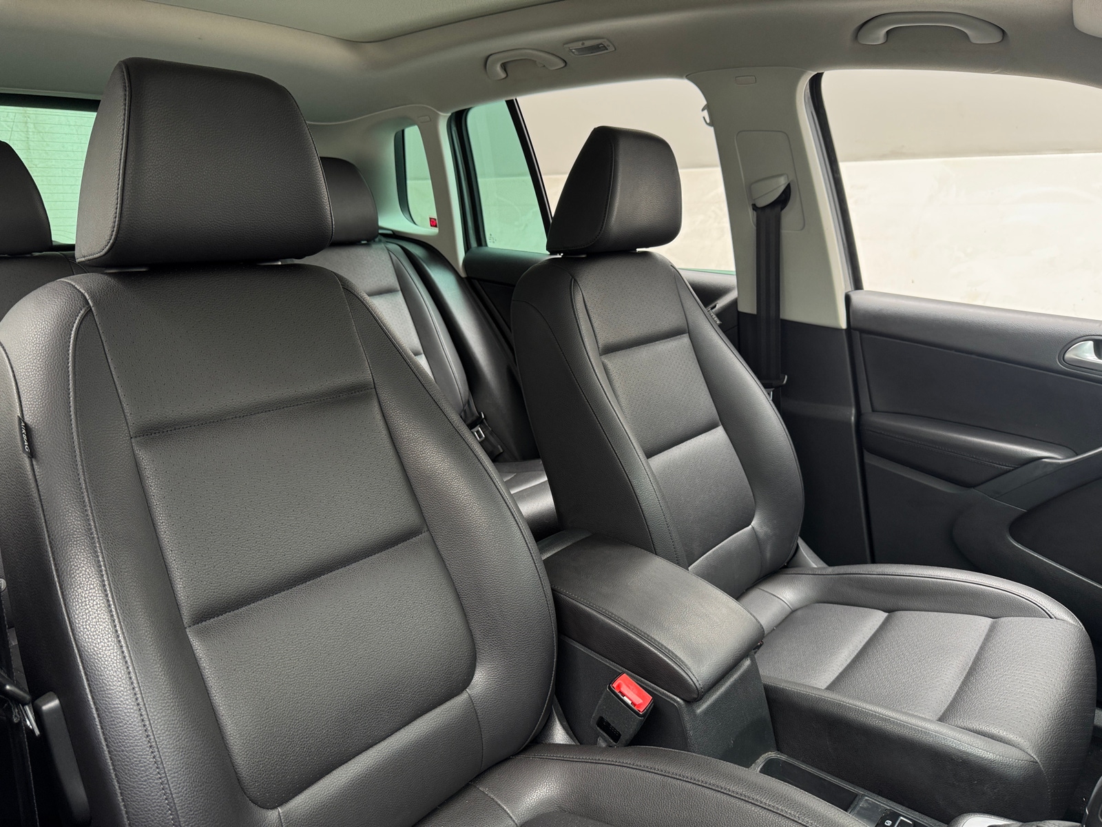 Thumbnail: 2016 Volkswagen Tiguan - 2