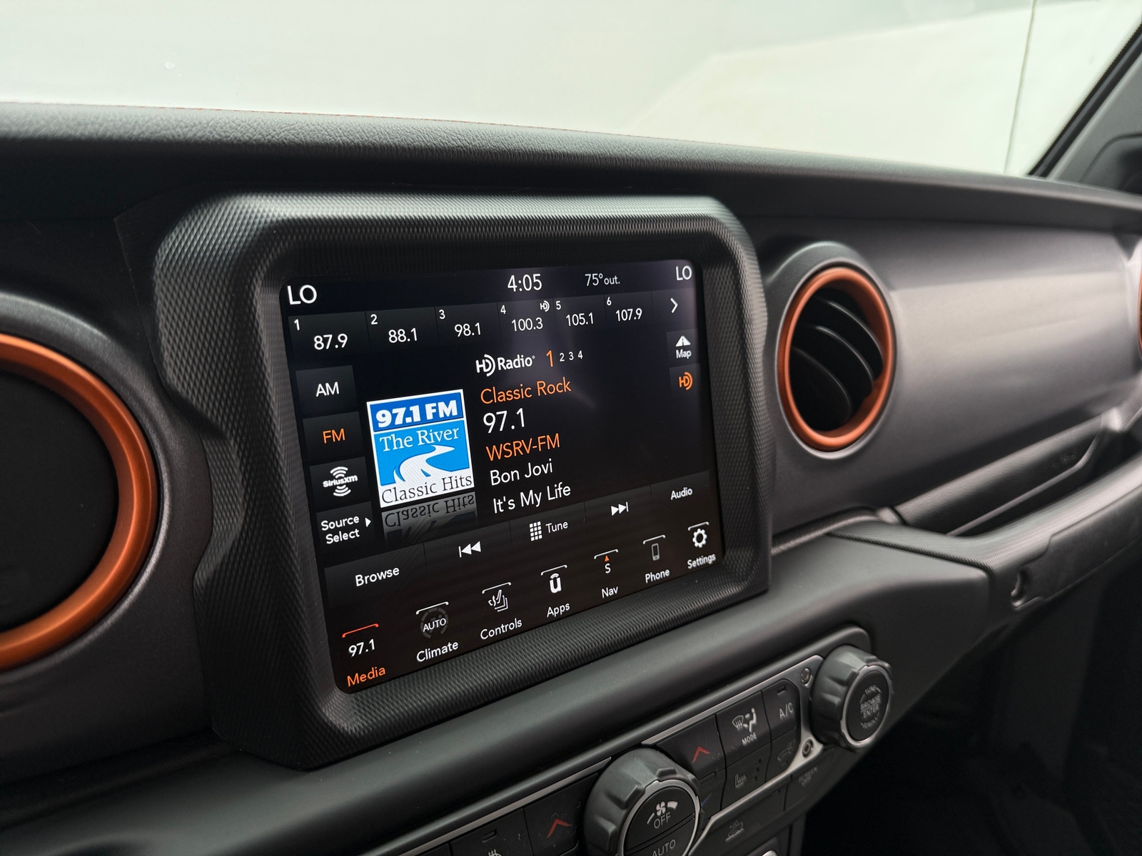 Thumbnail: 2021 Jeep Gladiator - 3