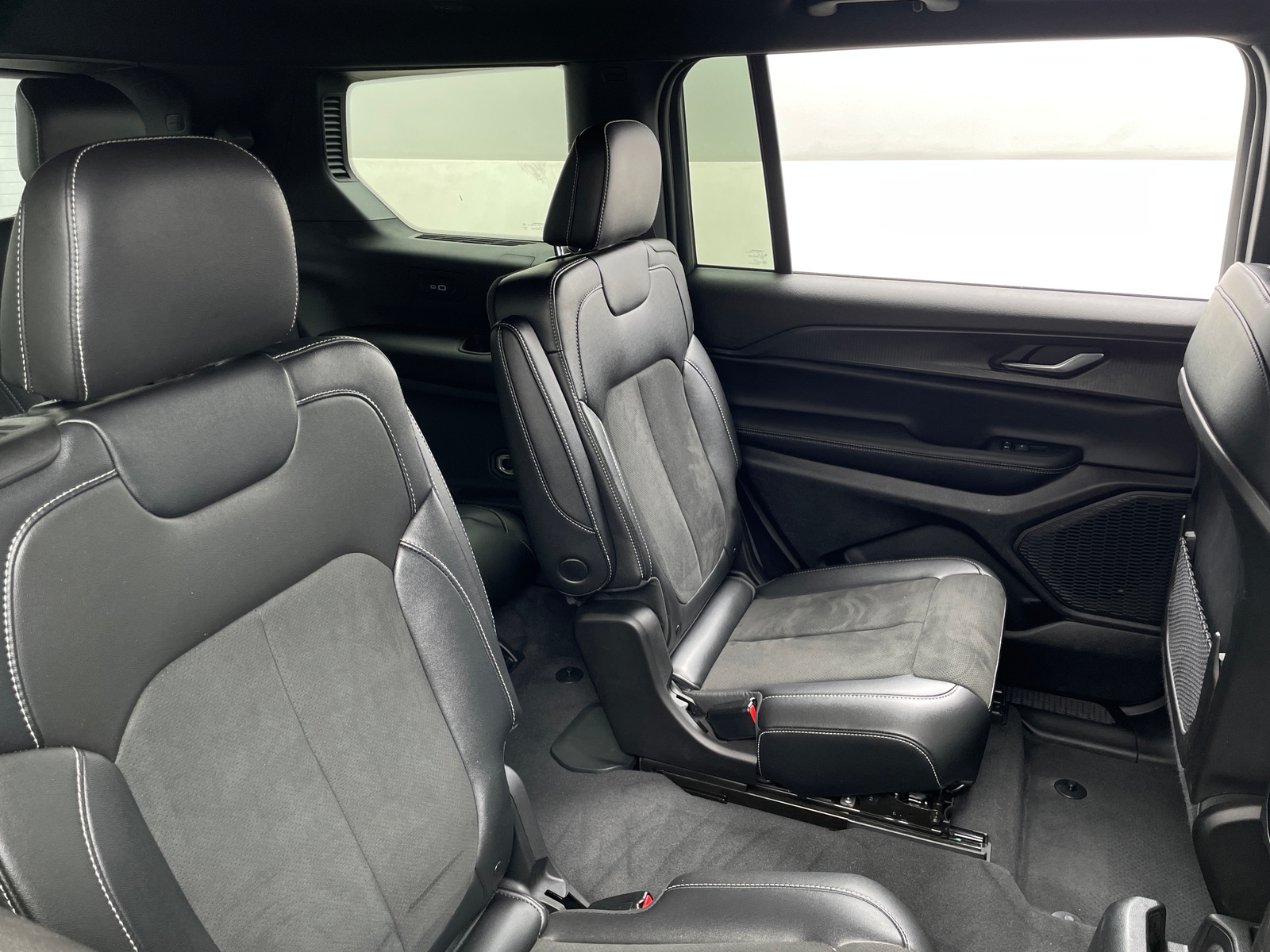 Thumbnail: 2024 Jeep Grand Cherokee L - 6