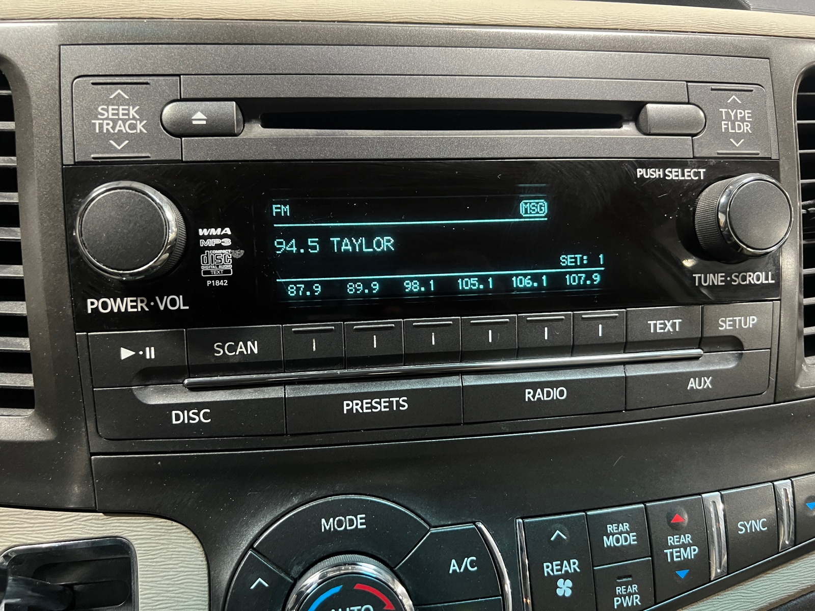 Thumbnail: 2014 Toyota Sienna - 4