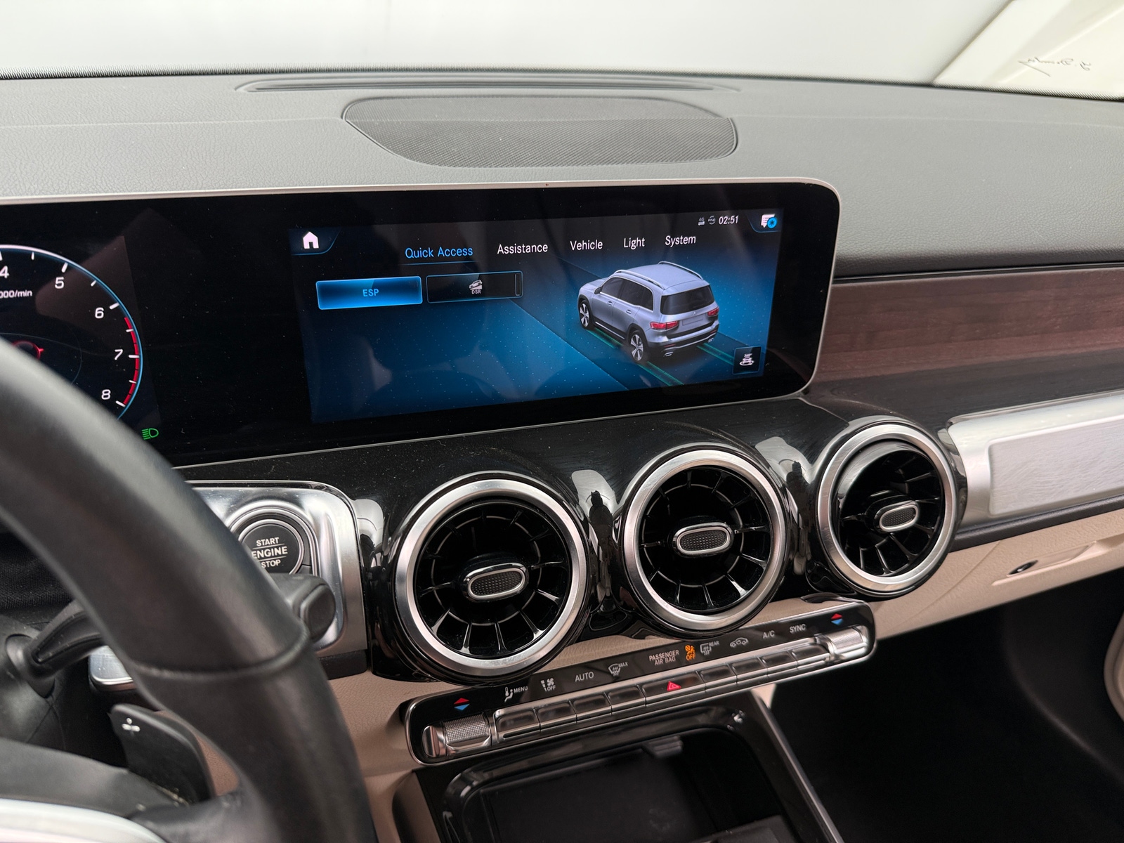 Thumbnail: 2020 Mercedes-Benz GLB - 3