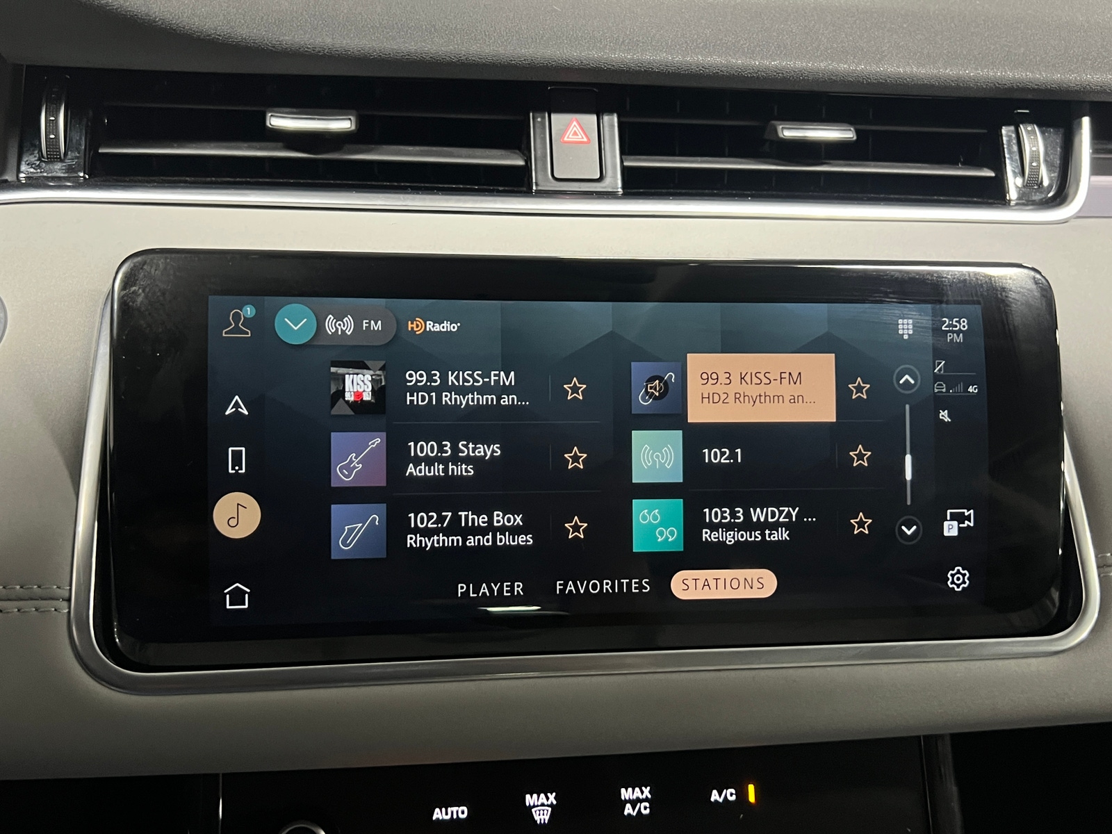 Thumbnail: 2023 Land Rover Range Rover Evoque - 3