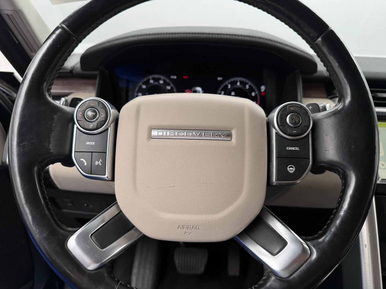 Thumbnail: 2018 Land Rover Discovery - 4