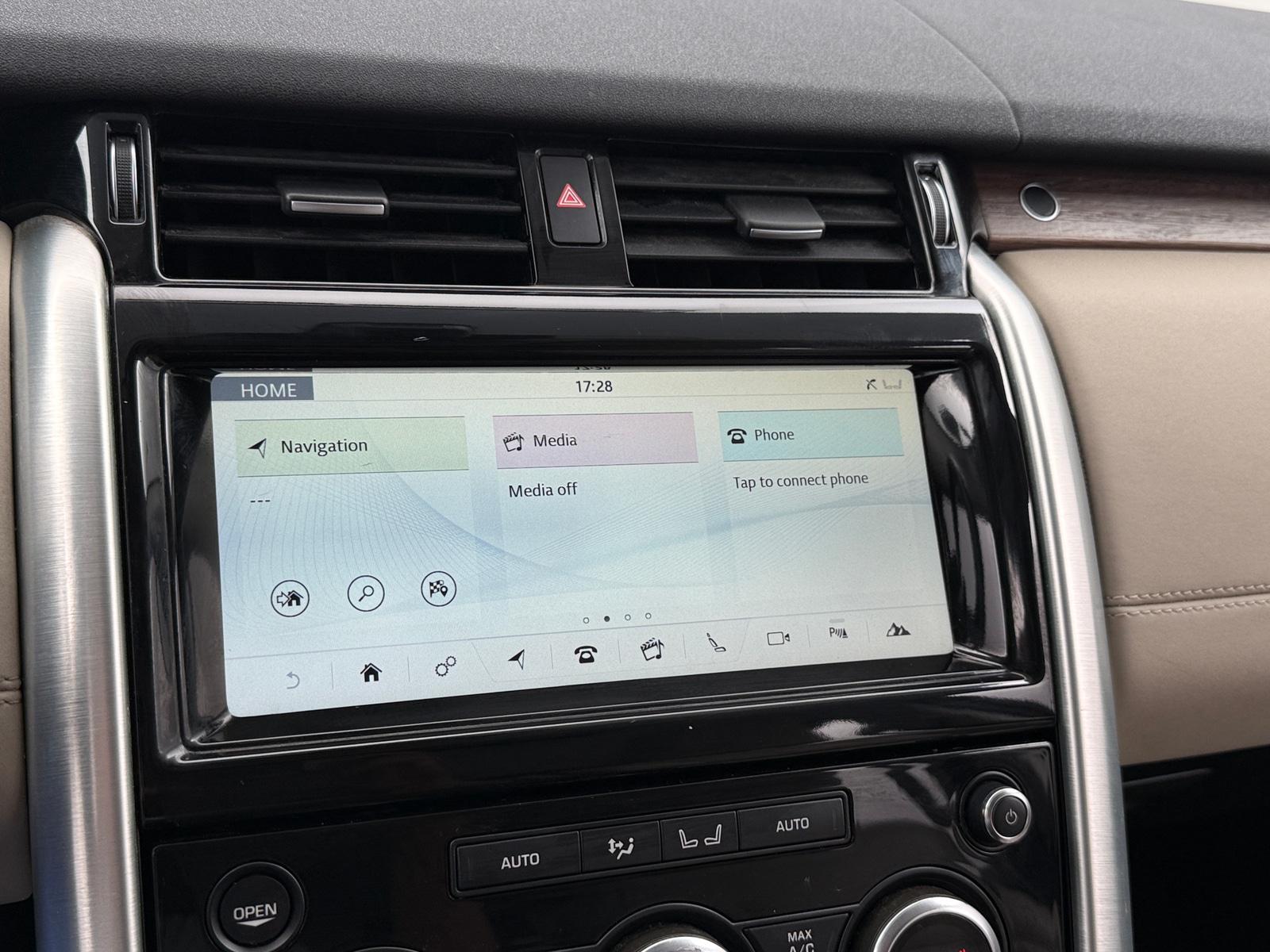 Thumbnail: 2018 Land Rover Discovery - 3