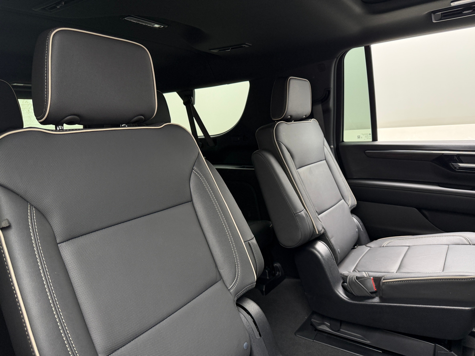 Thumbnail: 2025 Chevrolet Suburban - 5