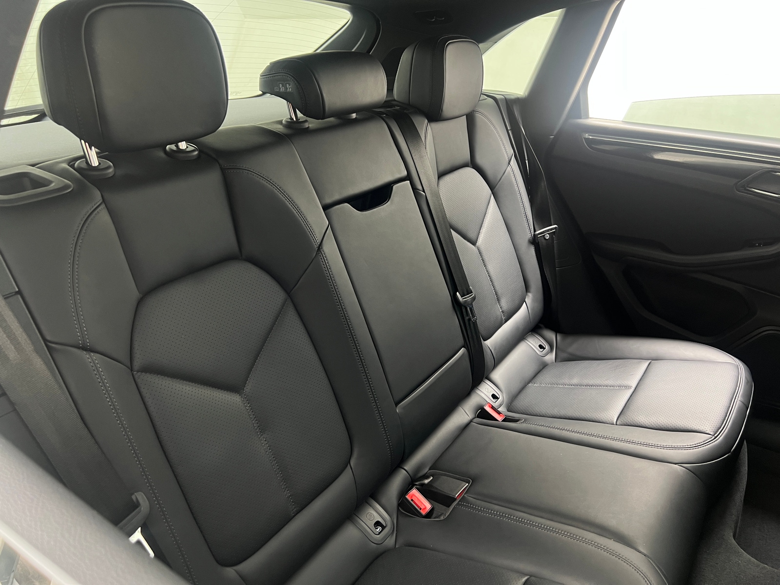 Thumbnail: 2025 Porsche Macan - 5