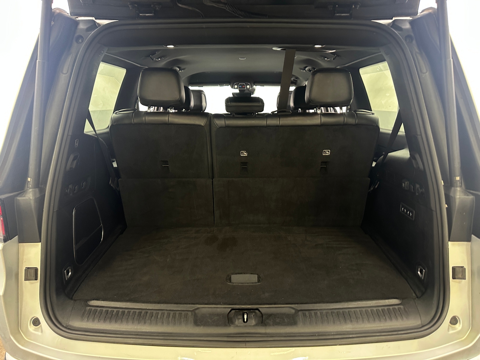 Thumbnail: 2022 Jeep Wagoneer - 6