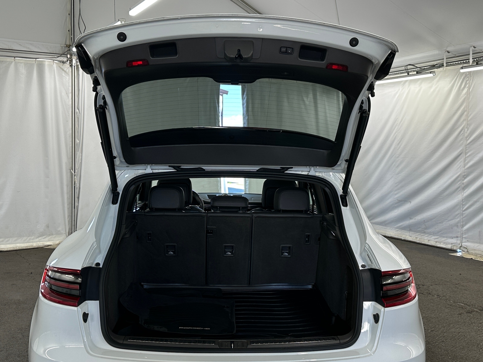 Thumbnail: 2018 Porsche Macan - 6