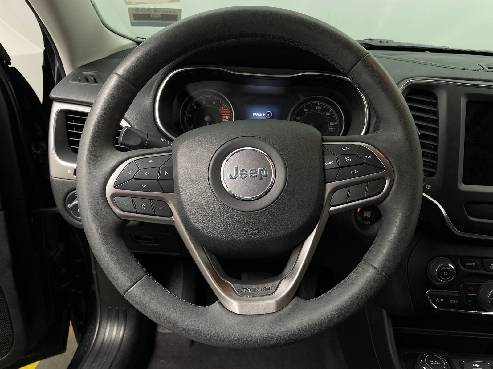 Thumbnail: 2022 Jeep Cherokee - 4