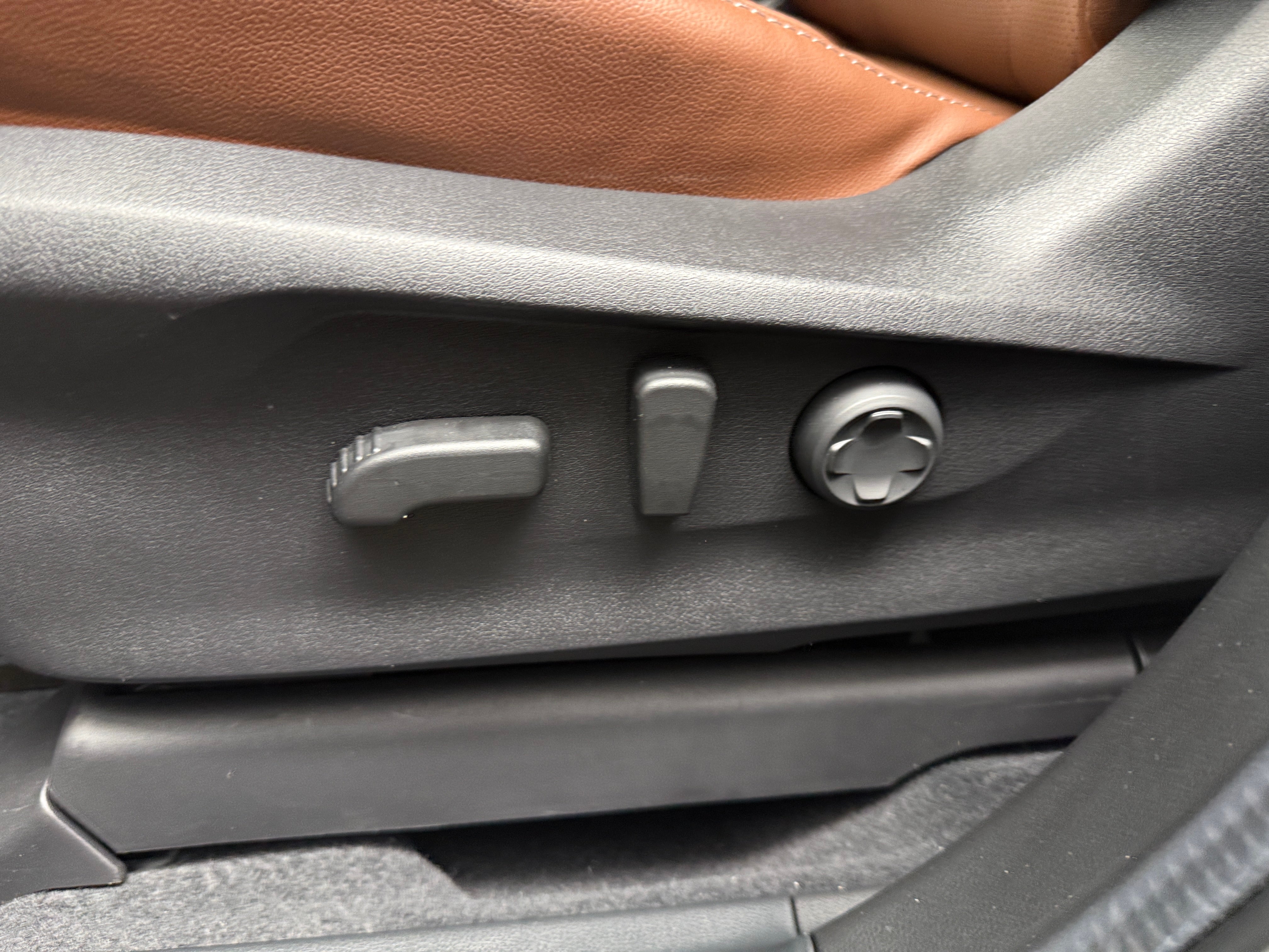 2025 Subaru Ascent Touring - Photo 11