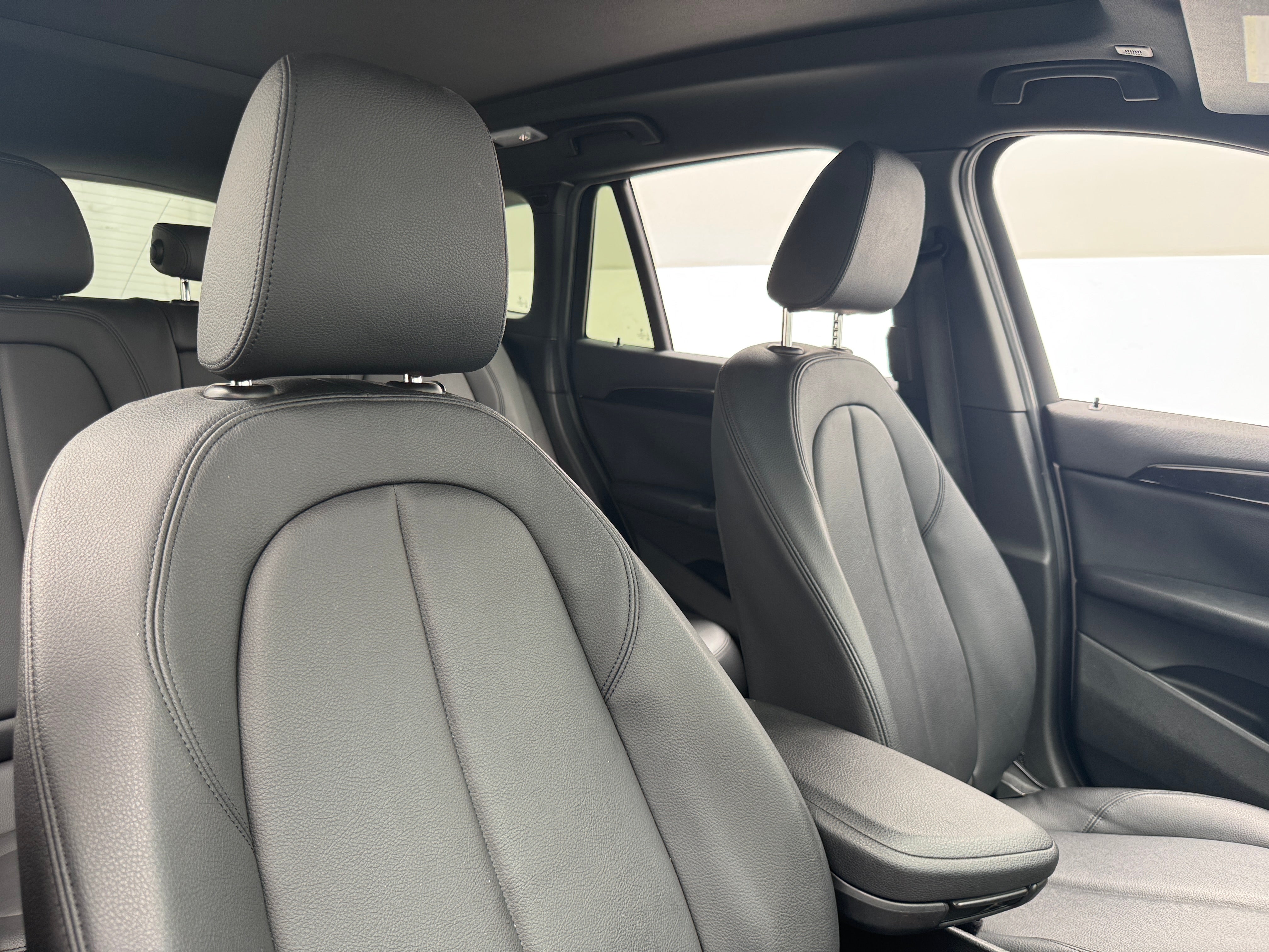 2017 BMW X1 28i - Photo 8