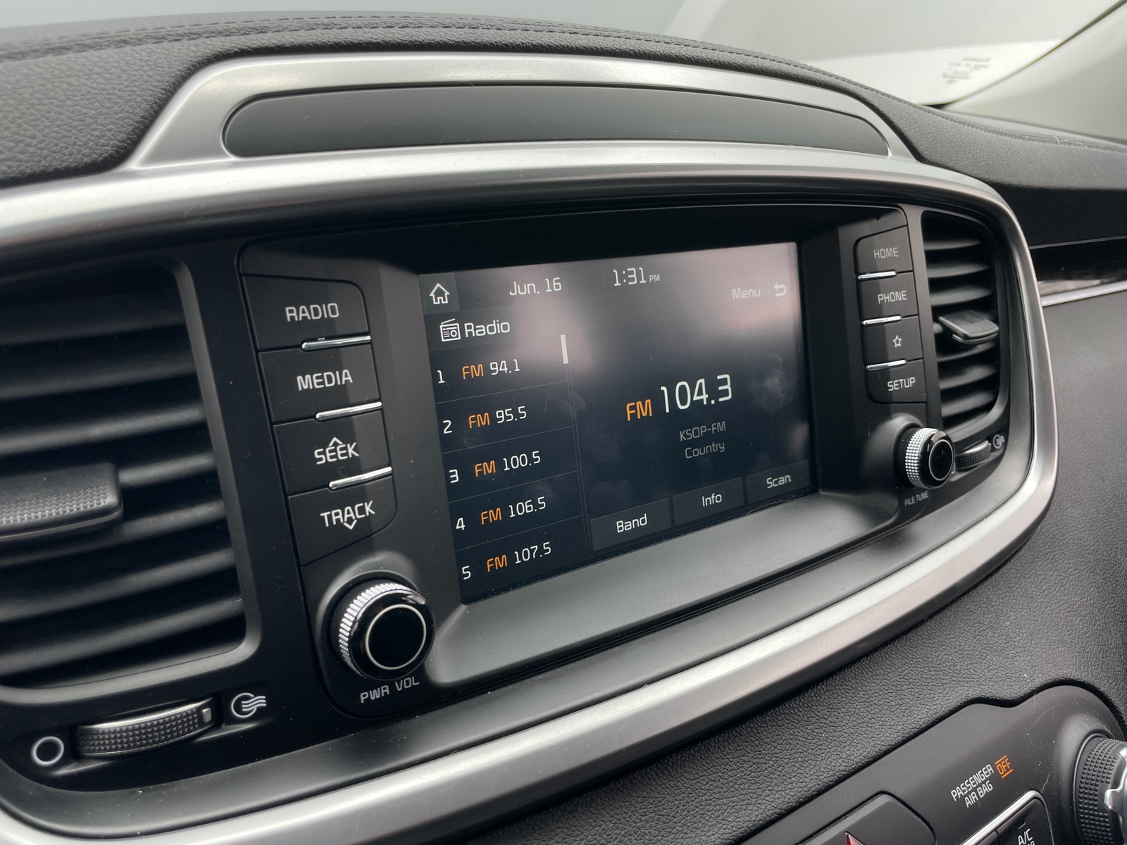 Thumbnail: 2020 Kia Sorento - 4
