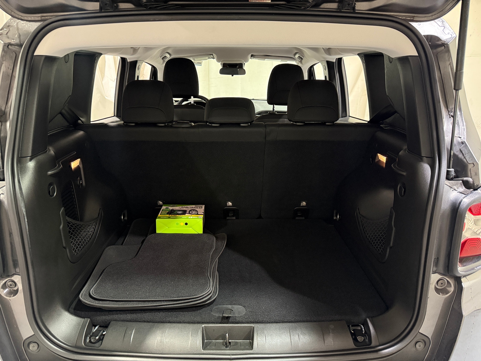 Thumbnail: 2017 Jeep Renegade - 7