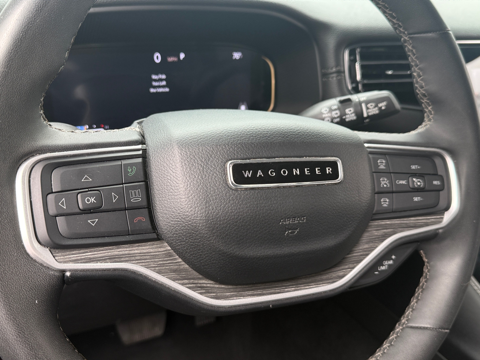 Thumbnail: 2023 Jeep Wagoneer - 4