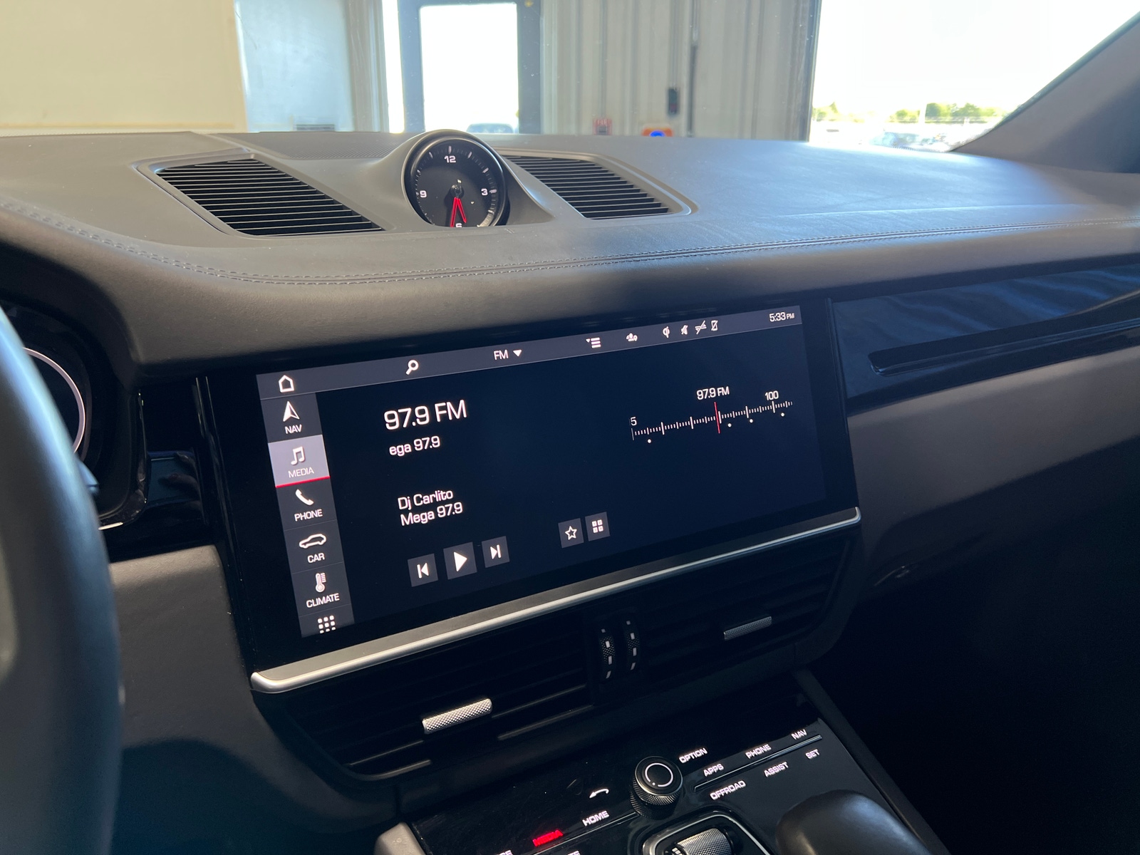 Thumbnail: 2020 Porsche Cayenne - 3