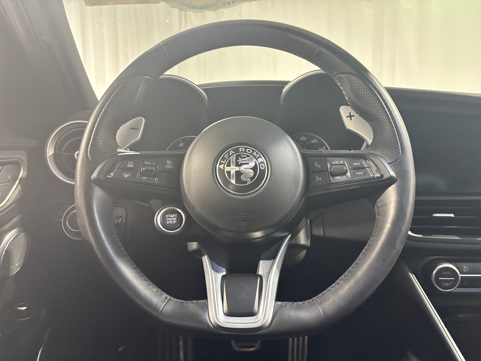Thumbnail: 2022 Alfa Romeo Giulia - 4