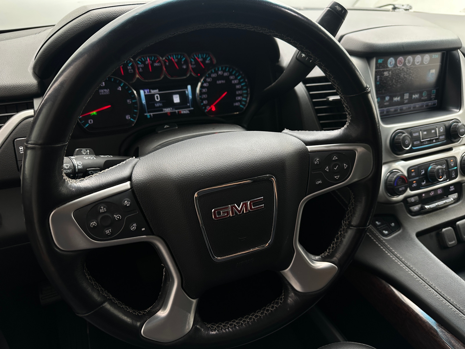 Thumbnail: 2019 GMC Yukon XL - 4