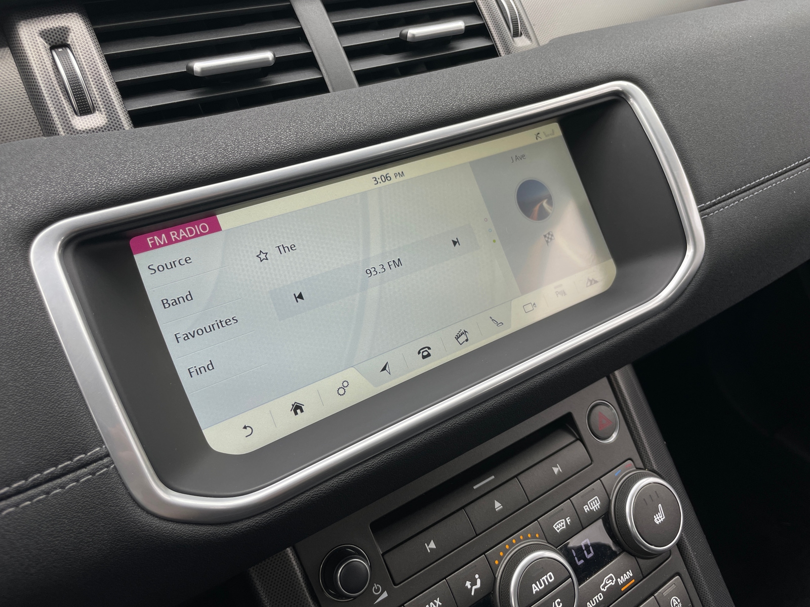 Thumbnail: 2019 Land Rover Range Rover Evoque - 3