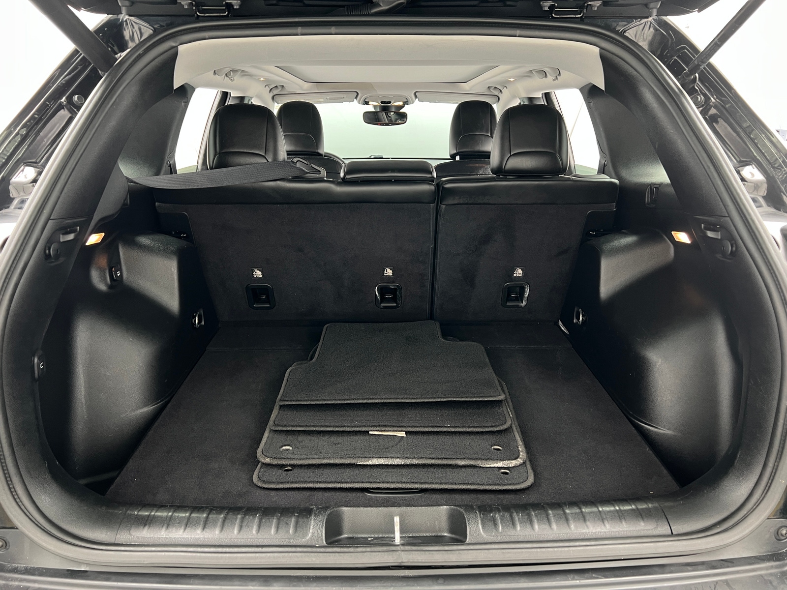 Thumbnail: 2019 Jeep Cherokee - 6