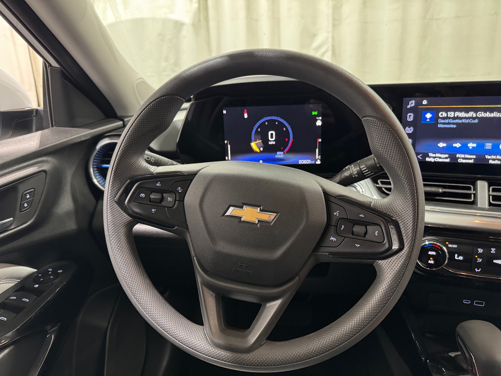 Thumbnail: 2025 Chevrolet Trax - 5