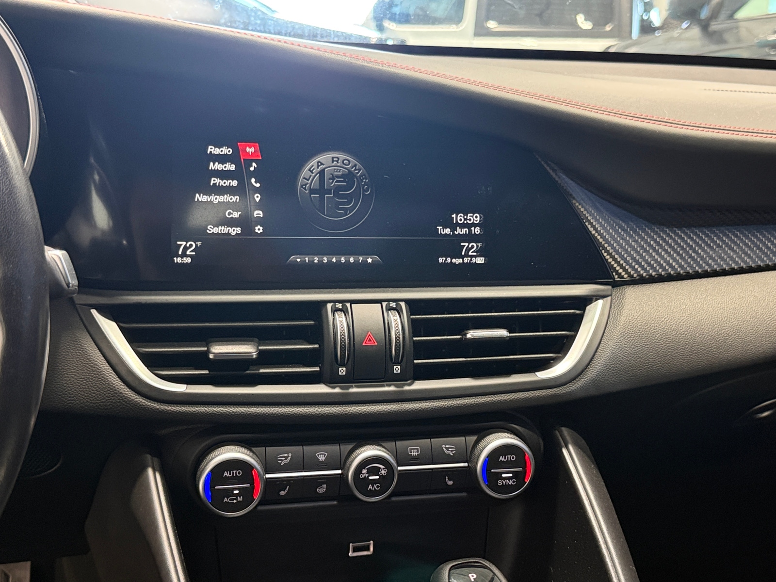 Thumbnail: 2018 Alfa Romeo Giulia - 3