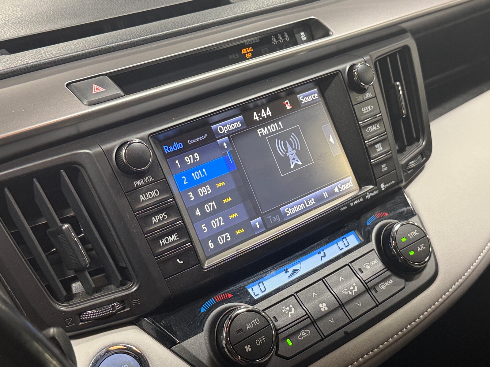 Thumbnail: 2018 Toyota RAV4 - 4