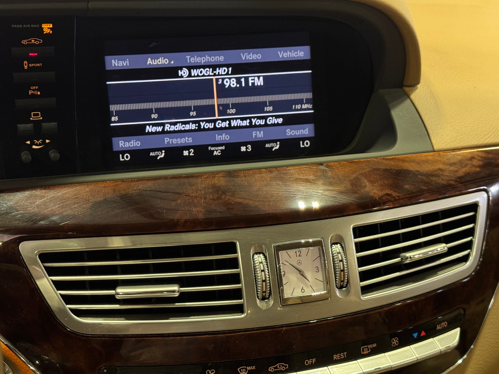 Thumbnail: 2010 Mercedes-Benz S-Class - 3