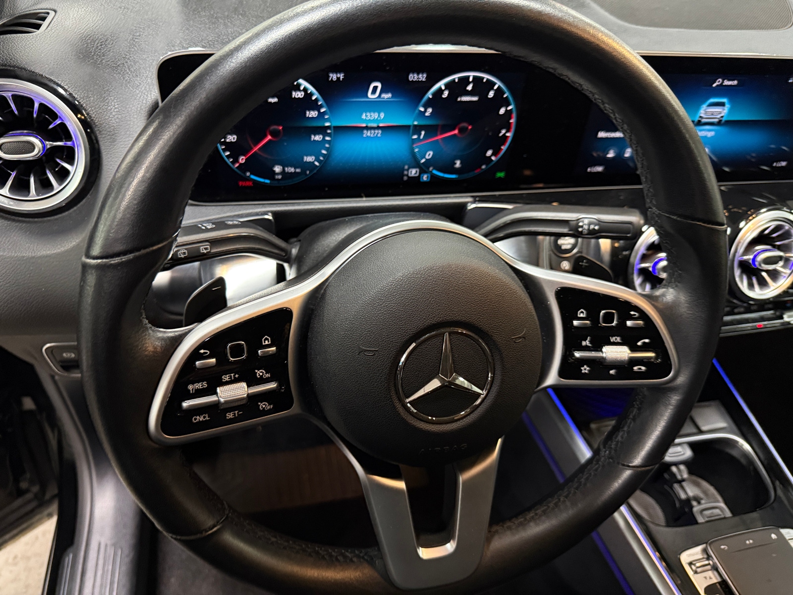 Thumbnail: 2020 Mercedes-Benz GLB - 4