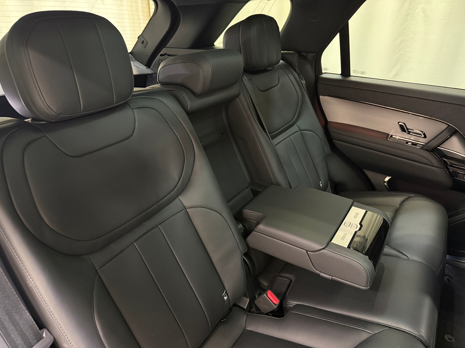 Thumbnail: 2025 Land Rover Range Rover Sport - 5