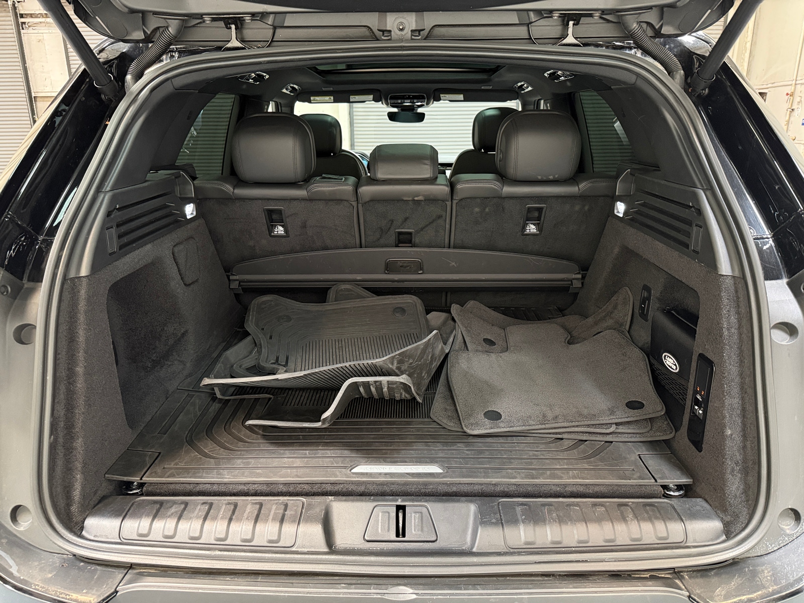 Thumbnail: 2025 Land Rover Range Rover Sport - 6