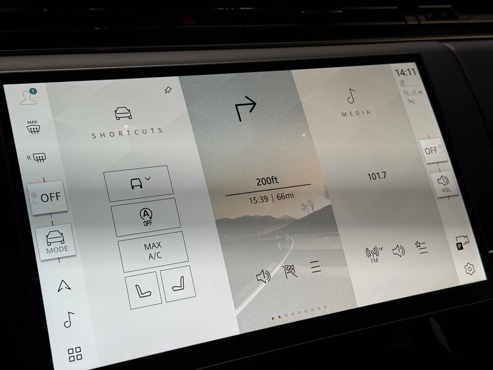 Thumbnail: 2025 Land Rover Range Rover Sport - 3