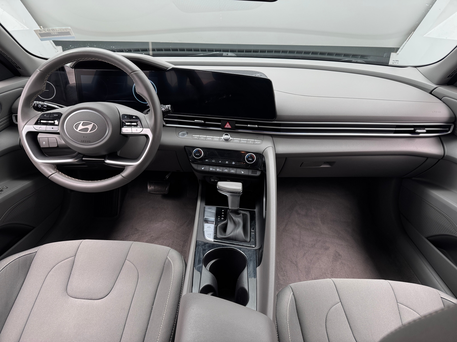Thumbnail: 2024 Hyundai Elantra - 3